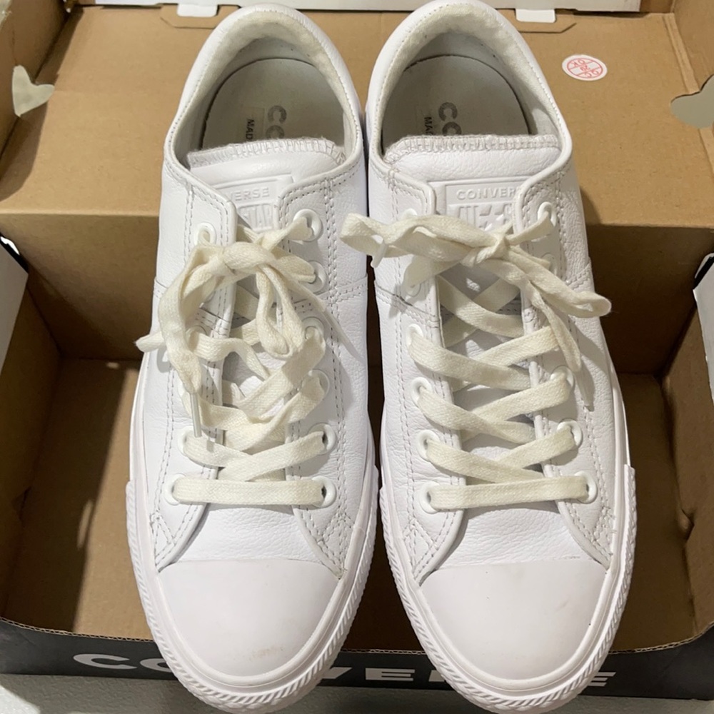 Converse Excellent condition all white leather 8